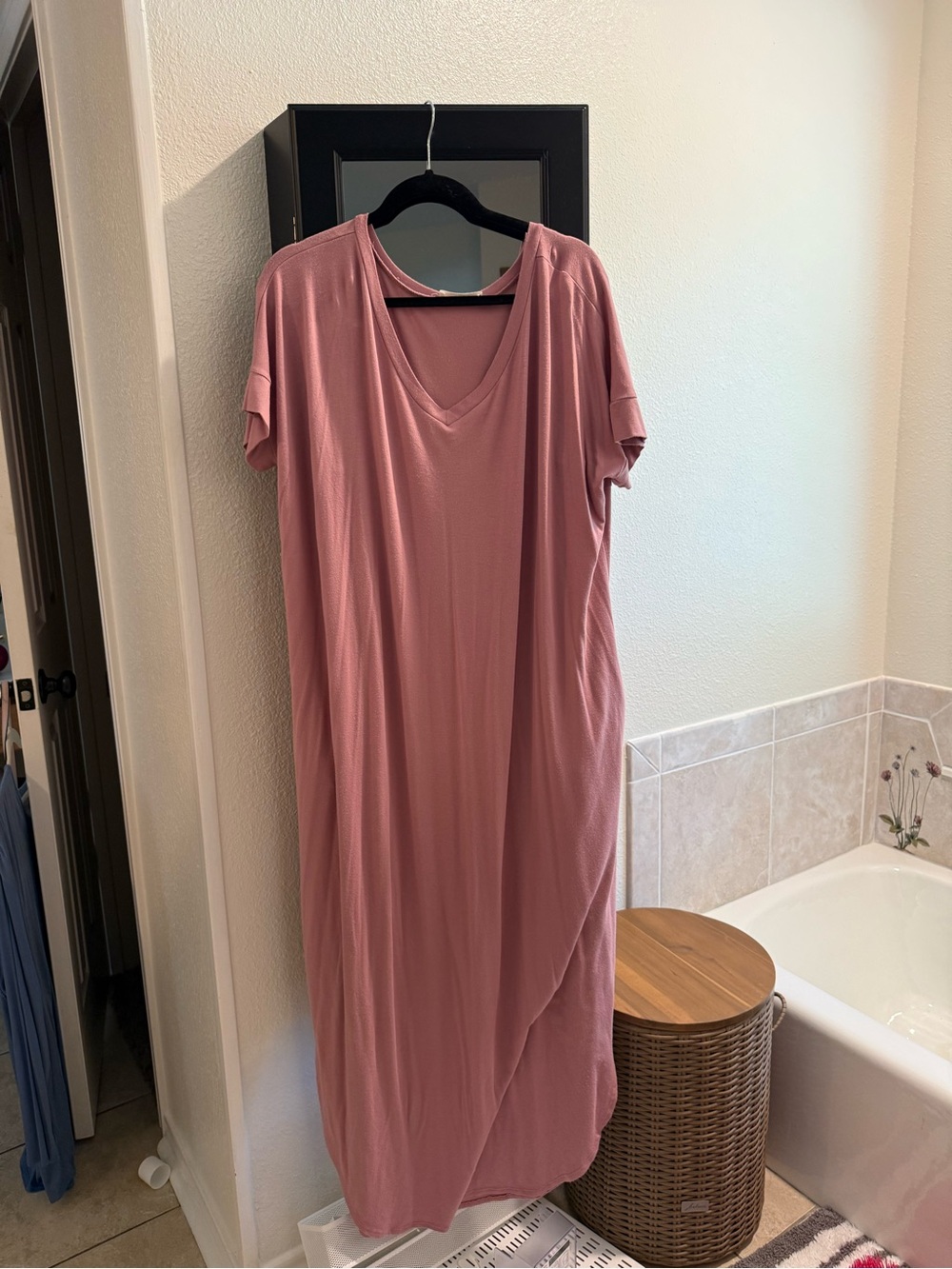 Relaxed V-Neck Maxi Dress in Dusty Rose